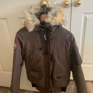 Selling brown Canada goose bomber jacket, serial number attached in photos.